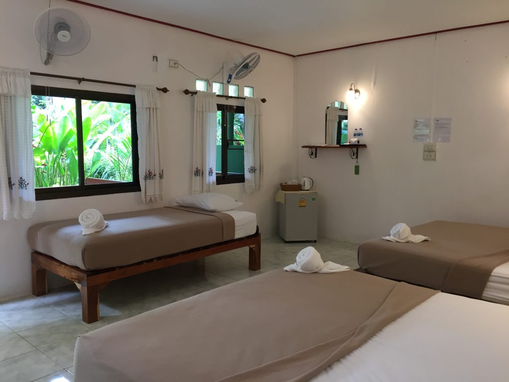 Family & Friend Budget room in khao Sok.