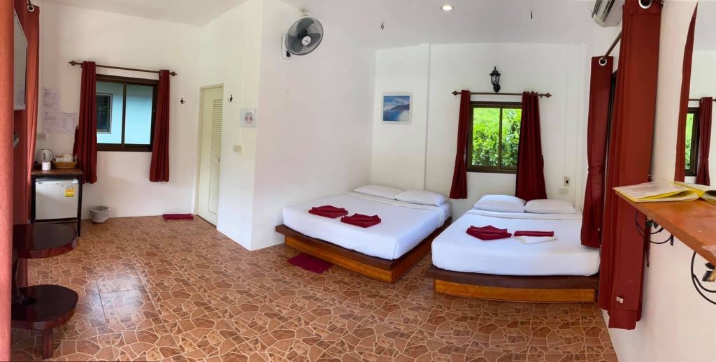 Family Mountain View Bungalow in Khao Sok.