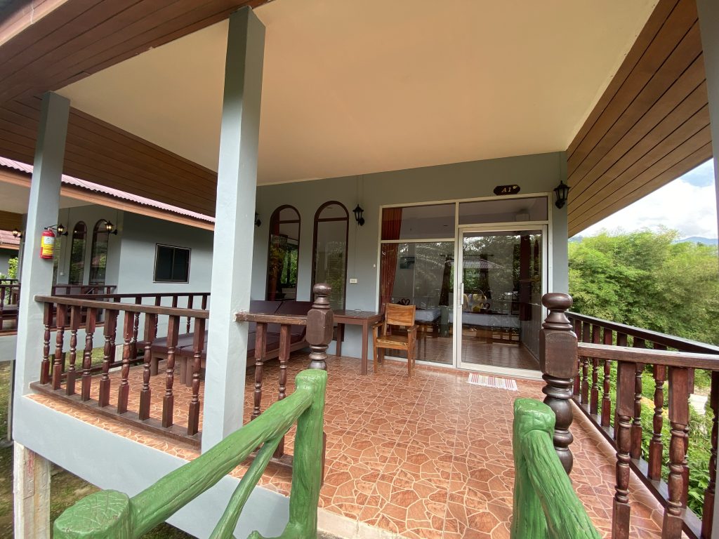 Family Mountain View Bungalow in Khao Sok.