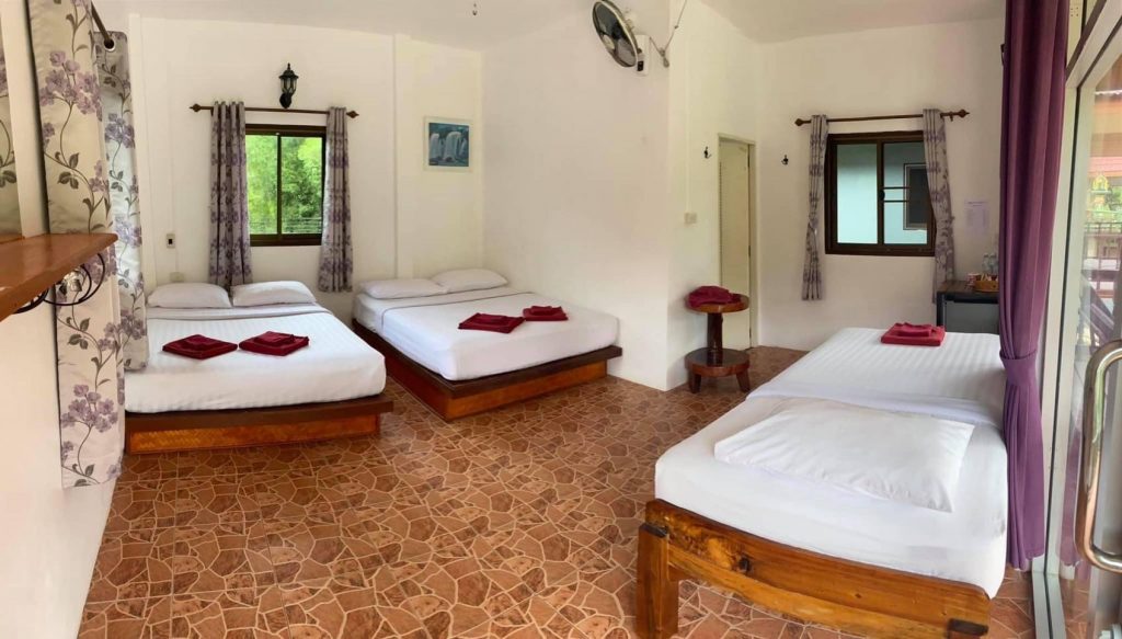 Family Mountain View Bungalow in Khao Sok.