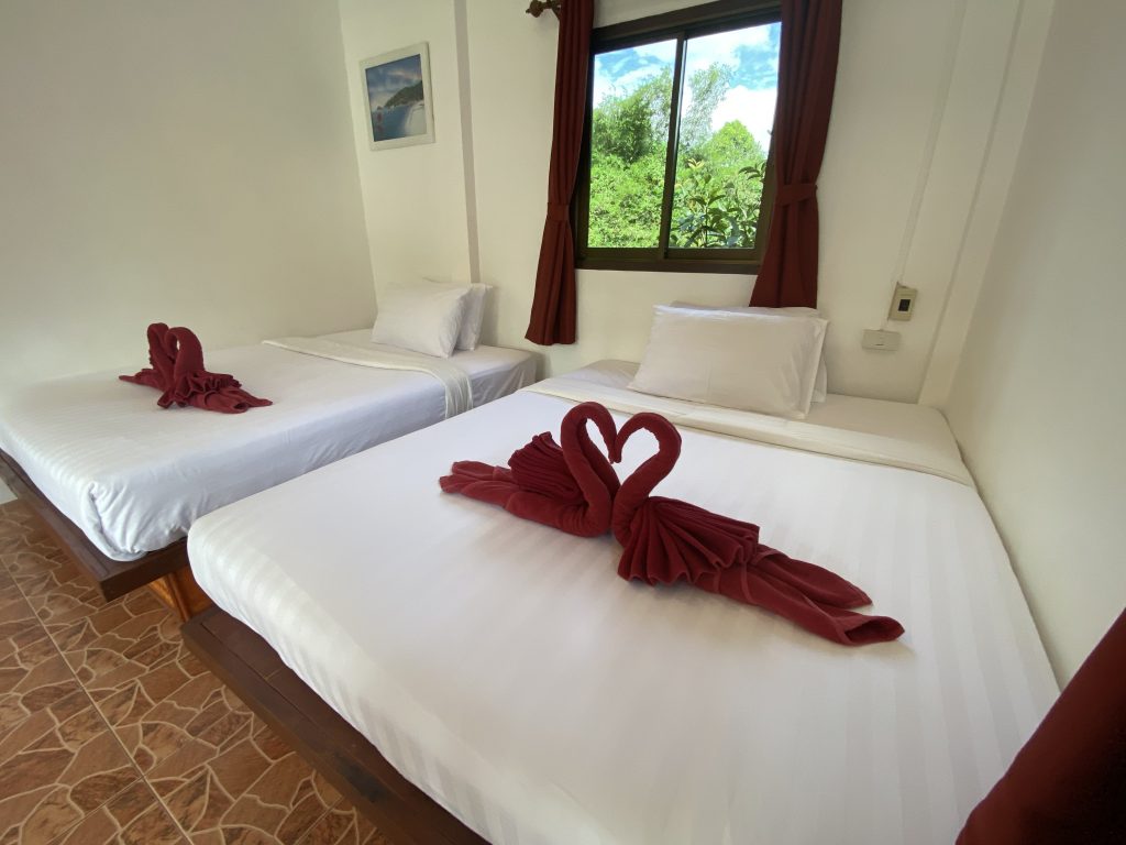 Family Mountain View Bungalow in Khao Sok.