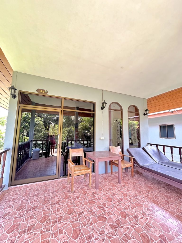 Family Mountain View Bungalow in Khao Sok.