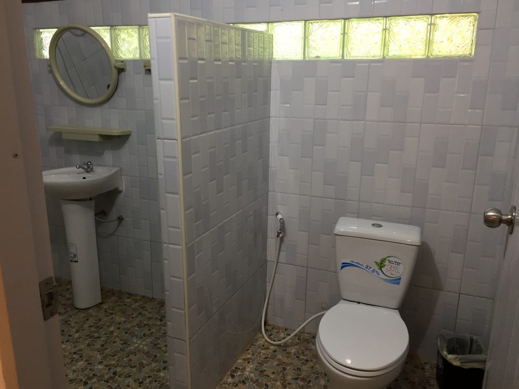 Family Room with balcony bungalow in Khao Sok.