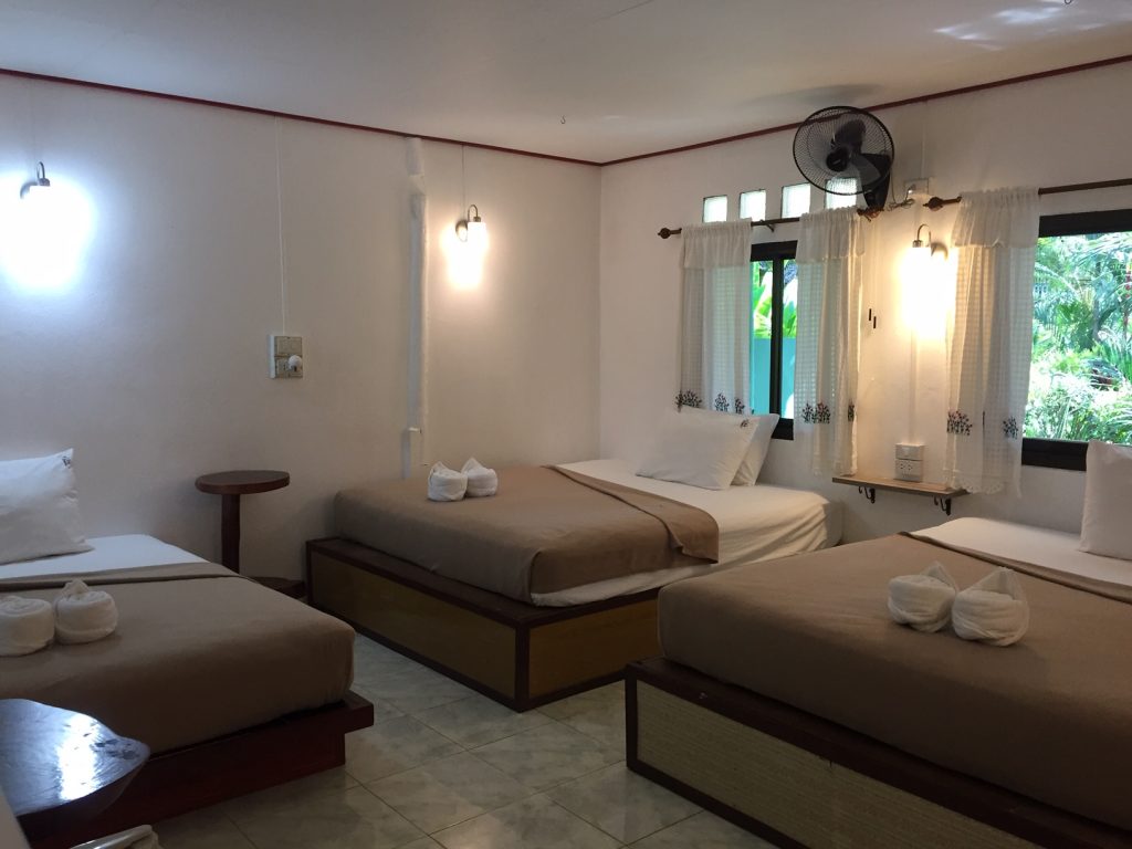 Family Room with balcony bungalow in Khao Sok.