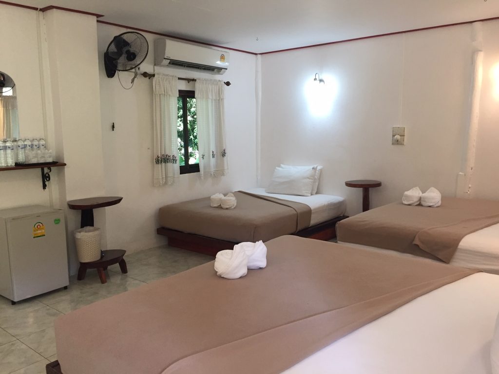 Family Room with balcony bungalow in Khao Sok.