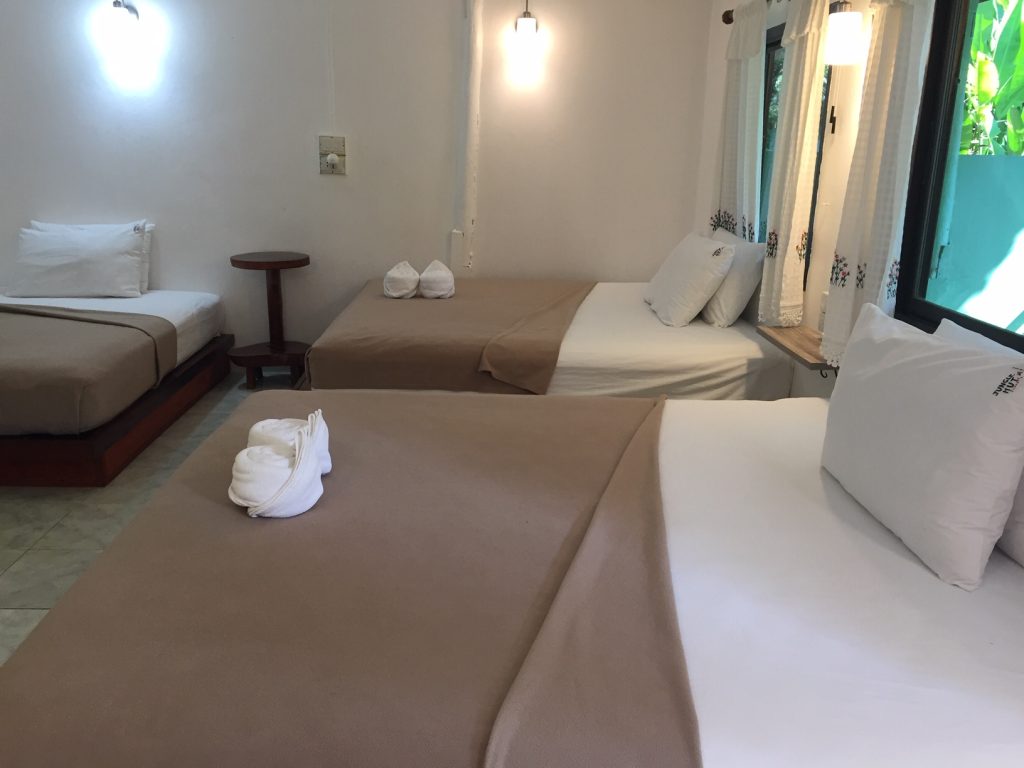 Family Room with balcony bungalow in Khao Sok.