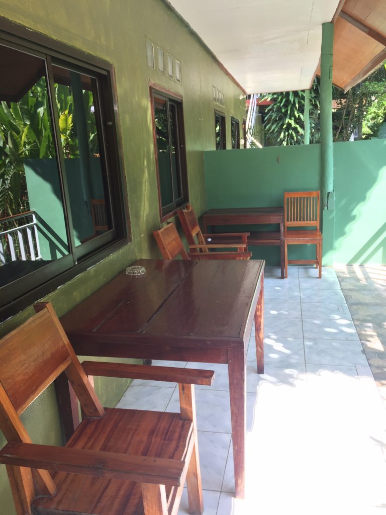 Family Room with balcony bungalow in Khao Sok.
