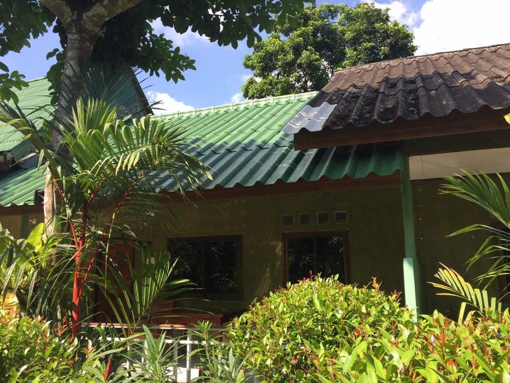 Family Room with balcony bungalow in Khao Sok.