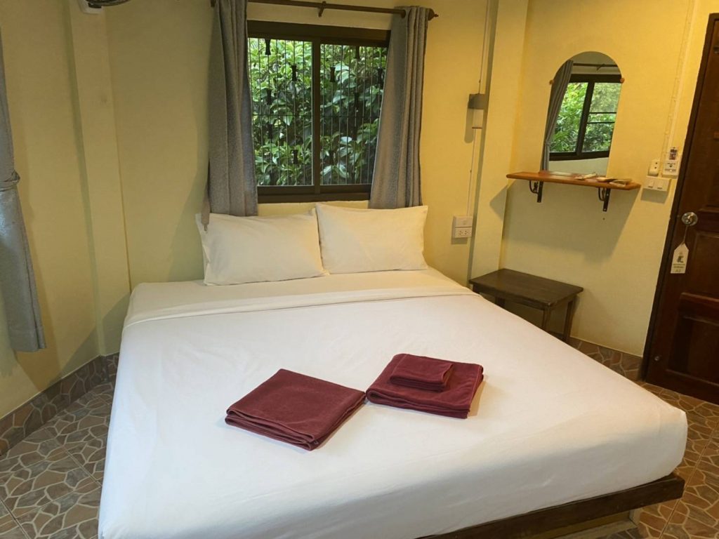 Standard Mountain View Bungalow in Khao Sok.