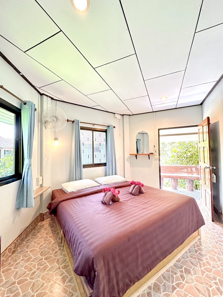 Standard Mountain View Bungalow new room in Khao Sok.